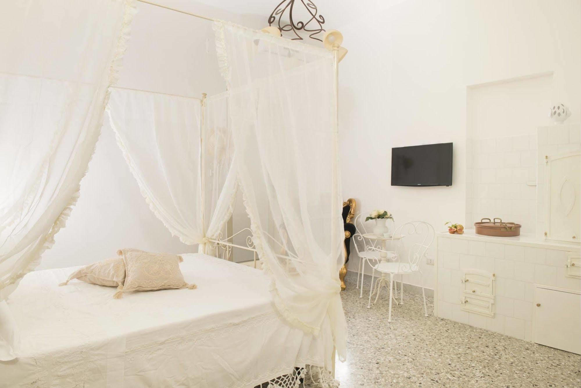 Dimora Cappuccini Guest House Cisternino Exterior foto